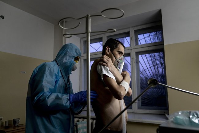 Как лечат коронавирус в Украине: репортаж Associated Press