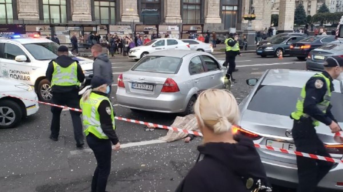 ДТП на Майдані Незалежності у Києві: водій збив насмерть двох людей, ще троє отримали травми