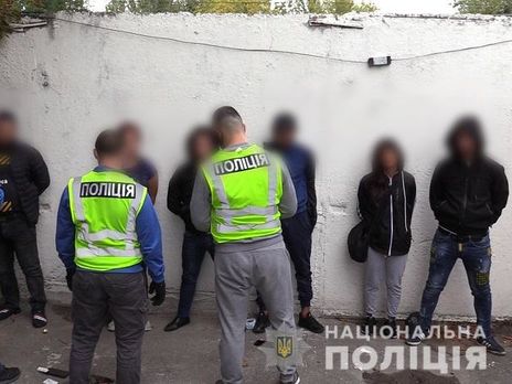 В Киеве задержали банду карманников. Они предлагали взятку начальнику полиции Центрального вокзала
