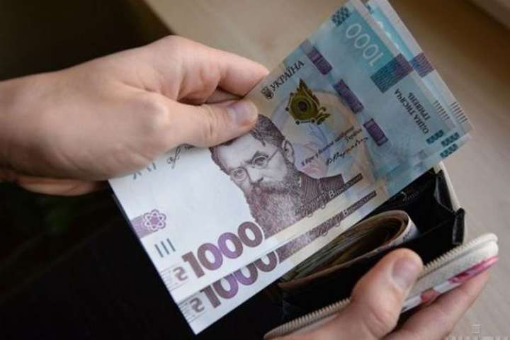 В Госстате назвали среднюю зарплату по Украине