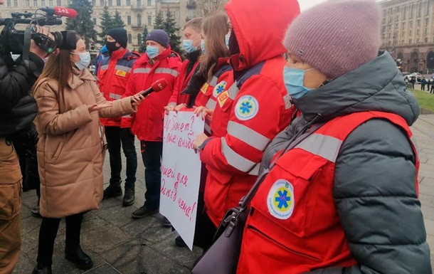 В Киеве на Майдан вышли медработники