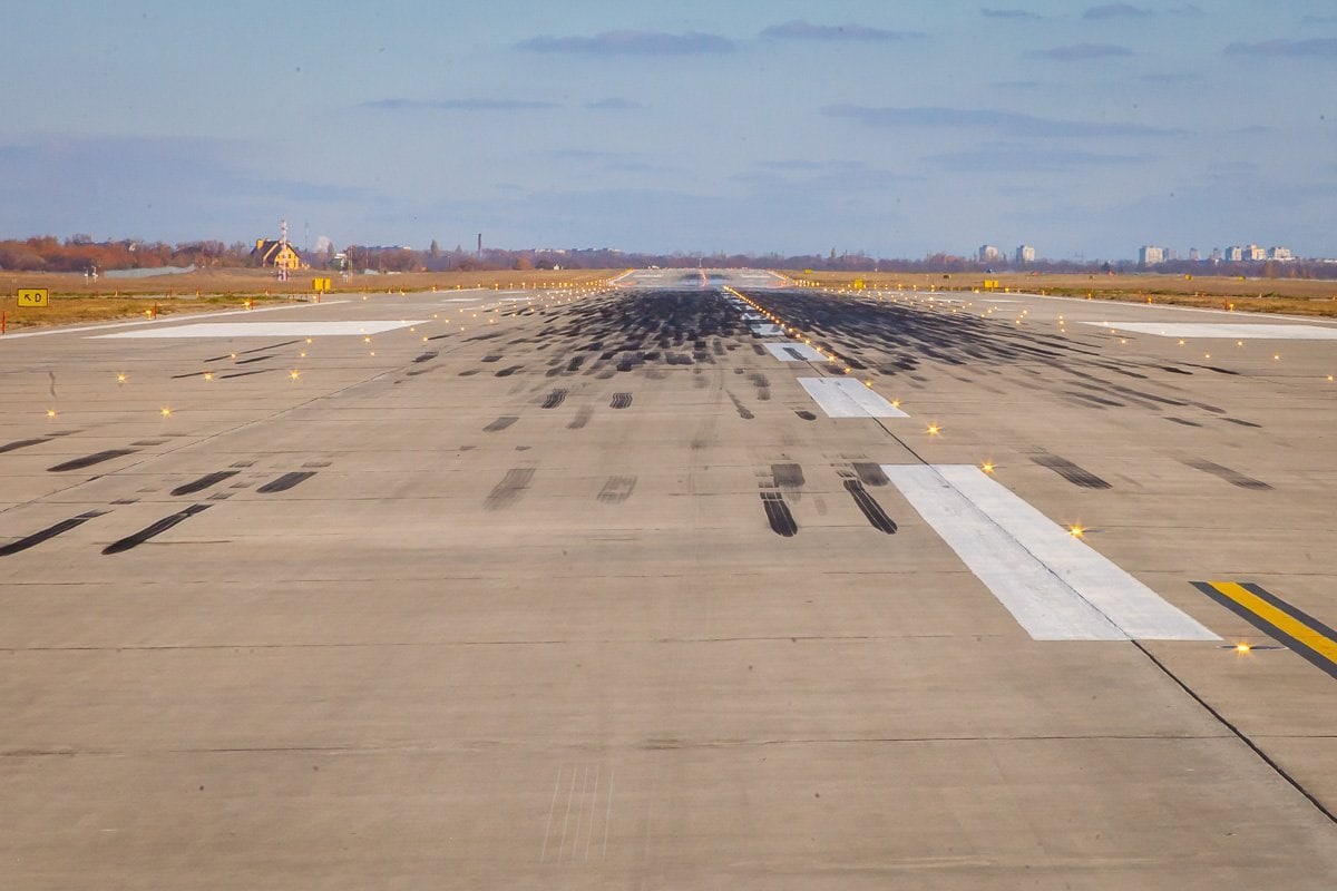 ​​Новая полоса Одесского аэропорта оказалась ничуть не лучше старой
