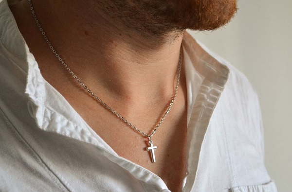 В Швеции уволили сотрудника за ношение христианского креста