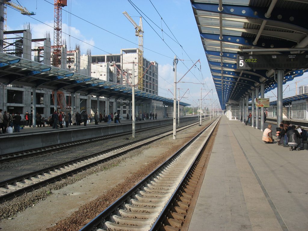 В Киеве задерживаются поезда из-за кражи электрокабеля на станции Дарница