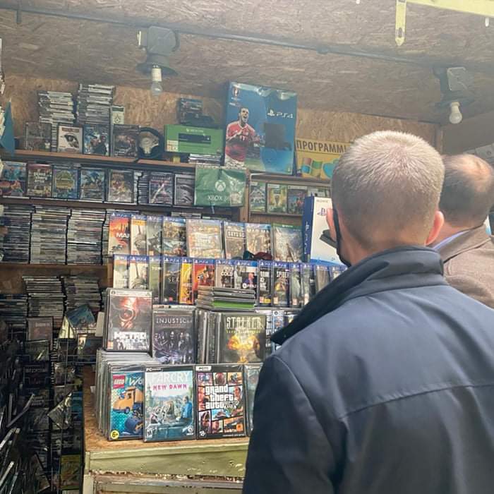 В Киеве на рынке продавали данные о 32 млн украинцев