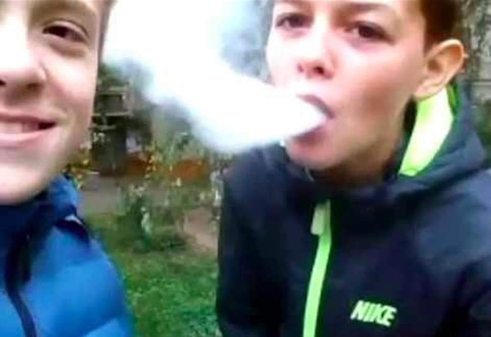 В Украине 20% подростков курят электронные сигареты, а еще 50% их пробовали – Юрий Романенко
